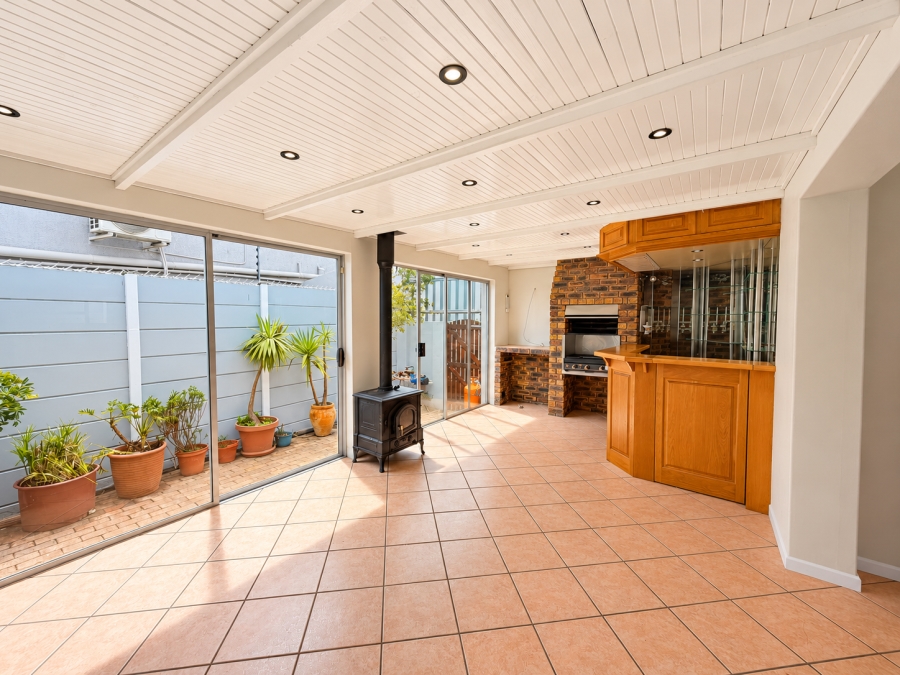 4 Bedroom Property for Sale in Bothasig Western Cape
